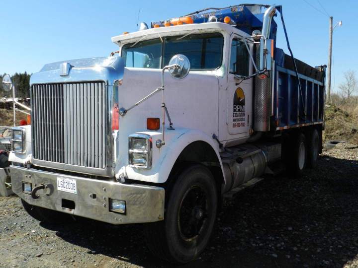 Camion benne Daveluyville