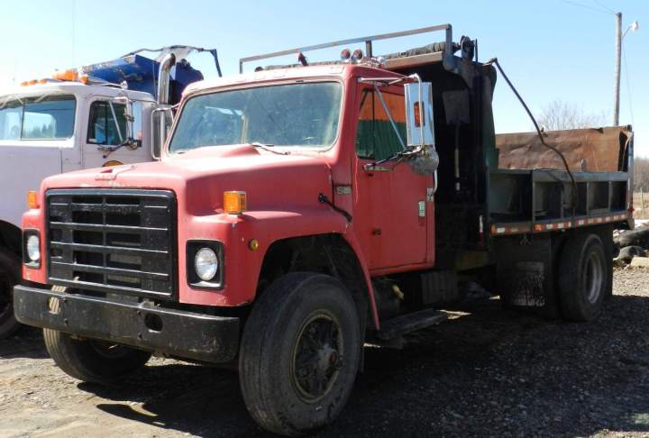Camion à benne Daveluyville